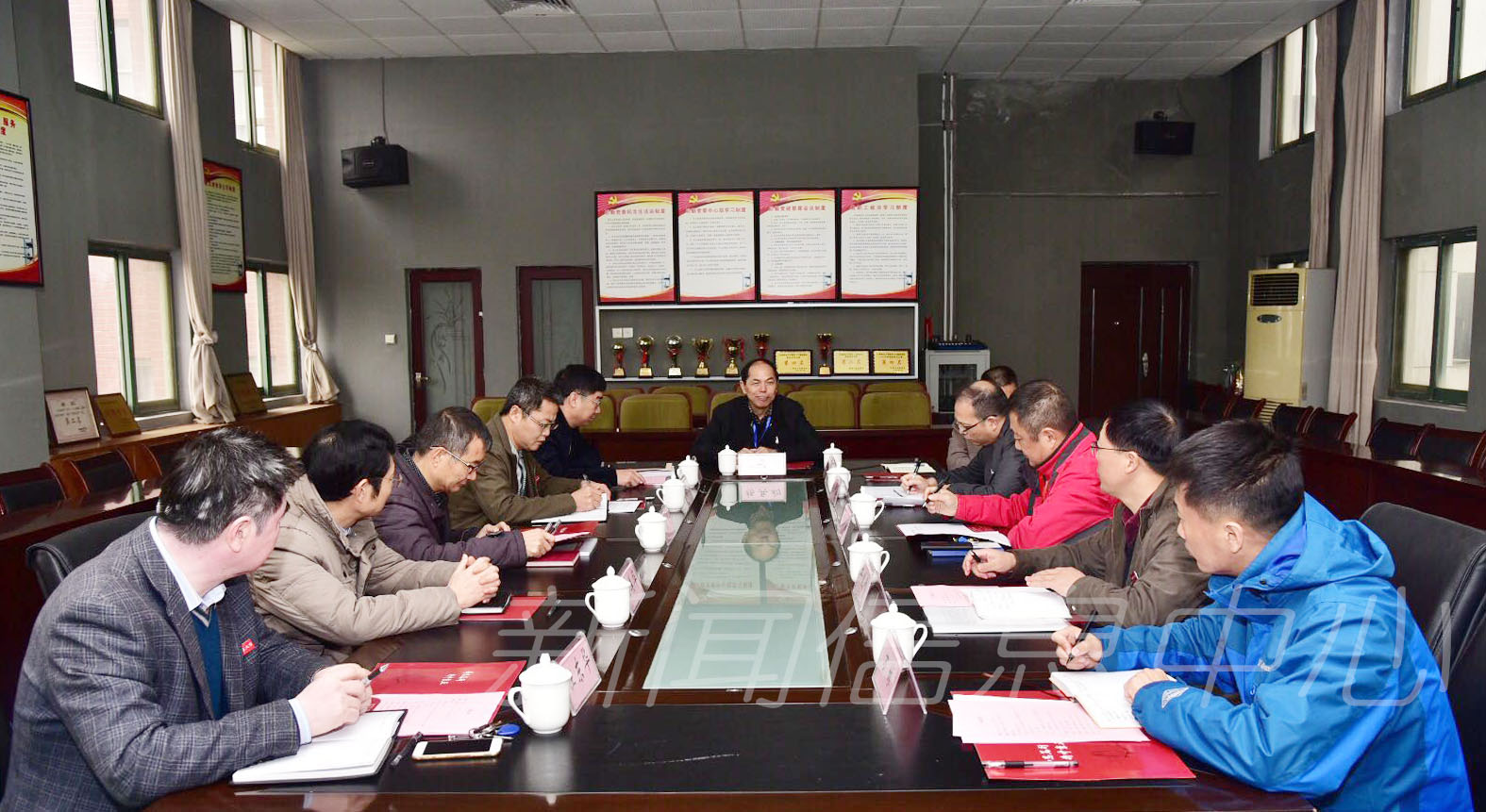评估专家杨兵初走访后勤保障处、基建处、保卫处,并与相关同志座谈