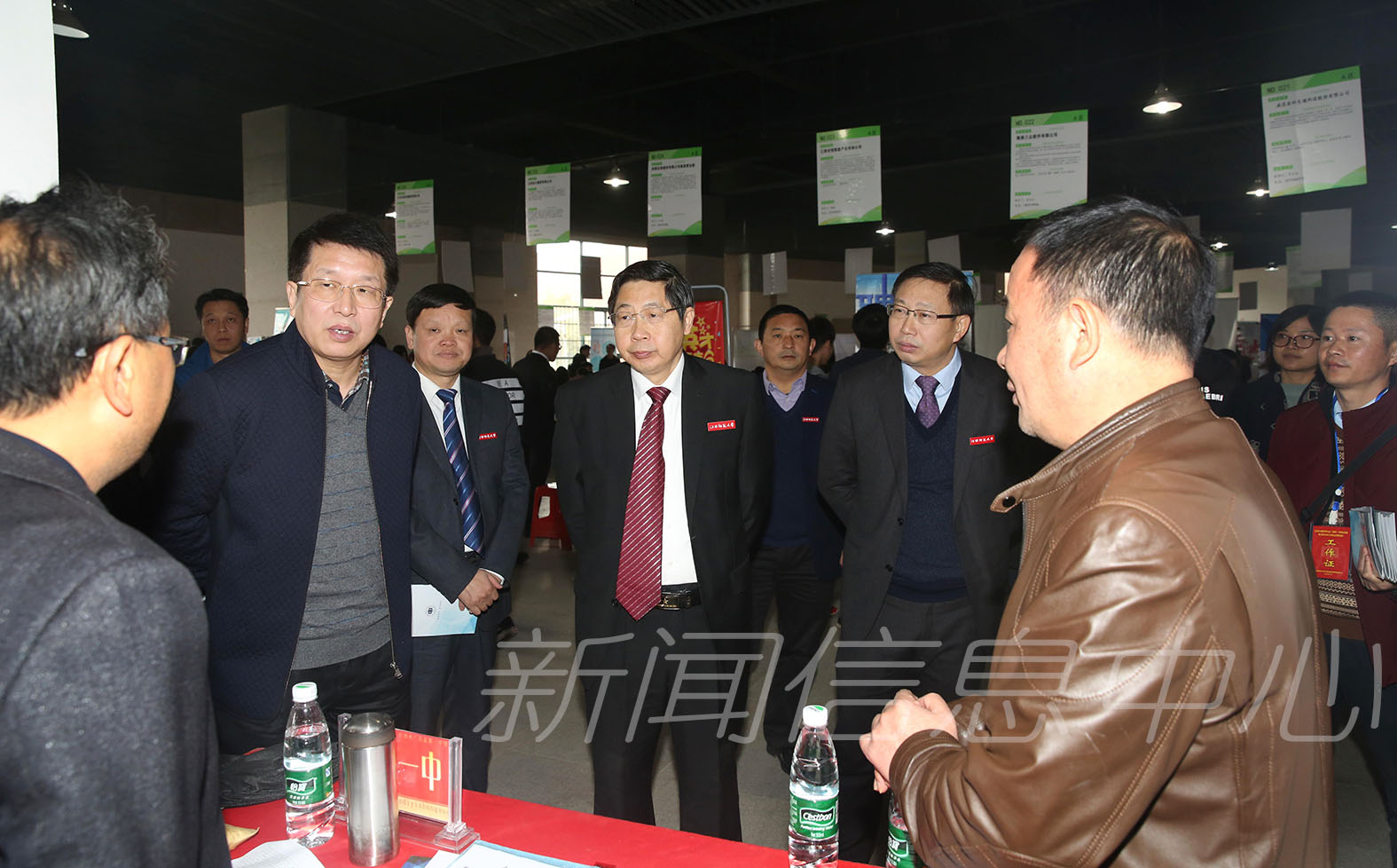 江西省2018届毕业生“互联网+”师范类专场就业招聘会暨我校2018届毕业生供需见面会顺利举行