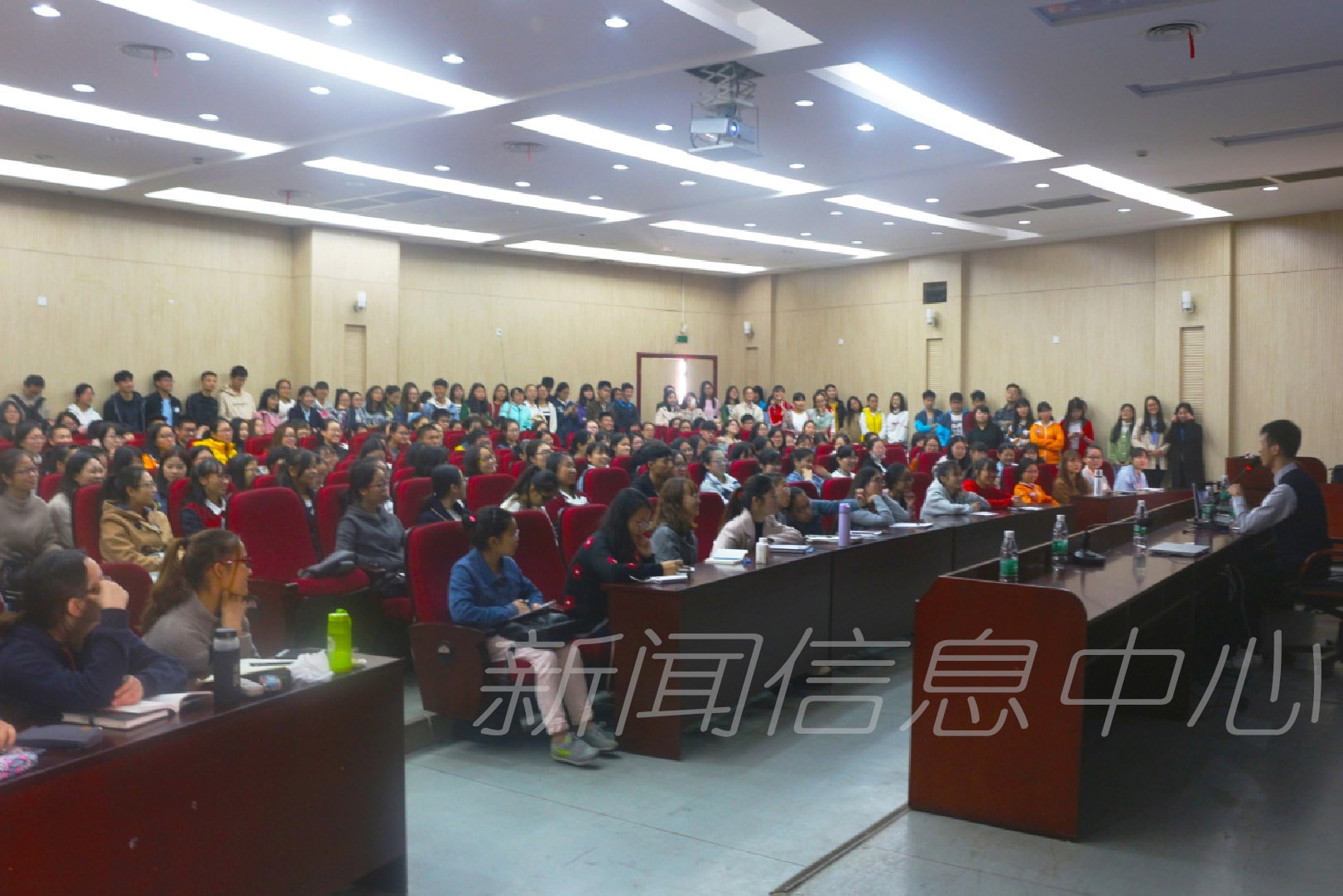 学校举办大学生技能培训