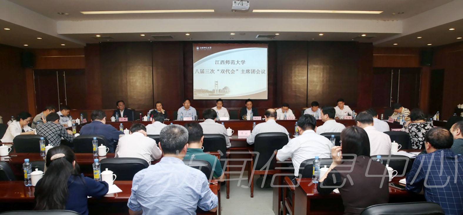 第八届教职工代表大会暨工会会员代表大会第三次会议顺利闭幕