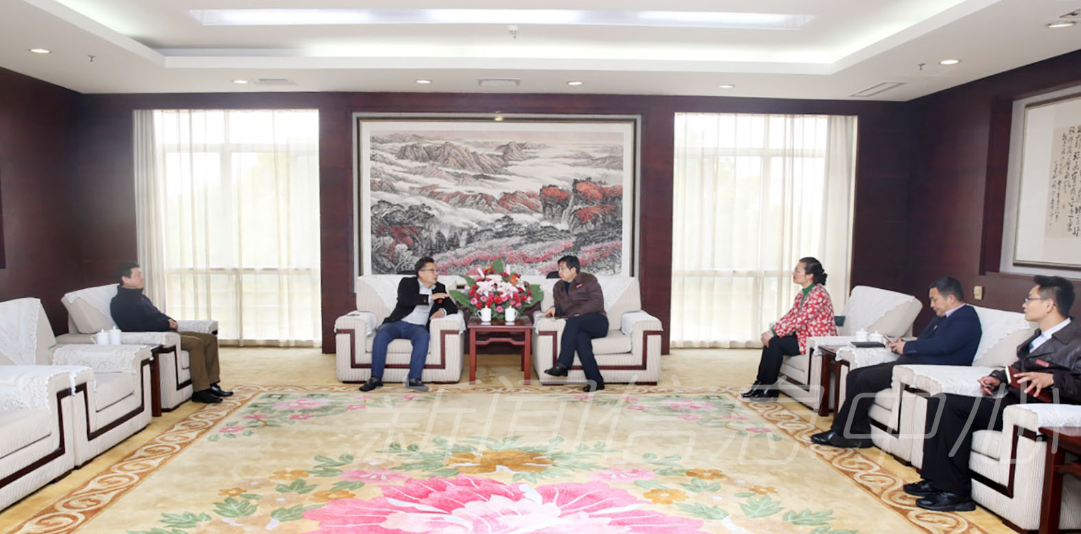 美国天下华人杂志社客人来校访问