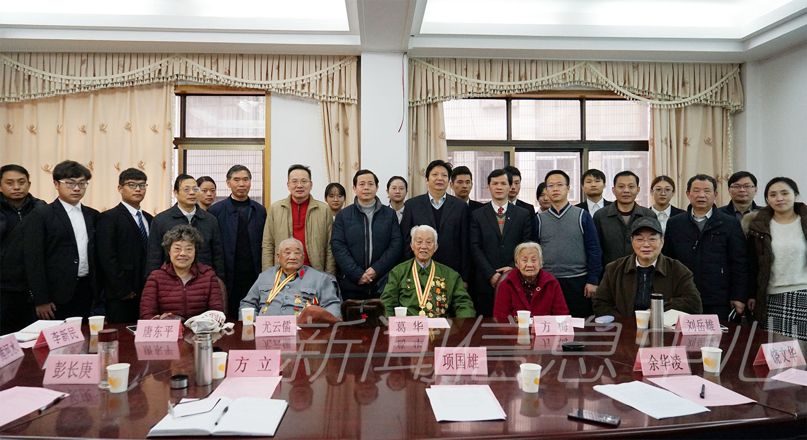 江西省新四军研究会部分老同志莅临学校召开座谈会