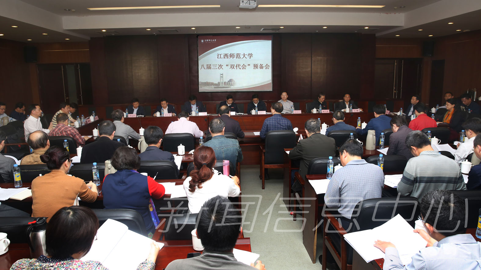 第八届教职工代表大会暨工会会员代表大会第三次会议胜利召开