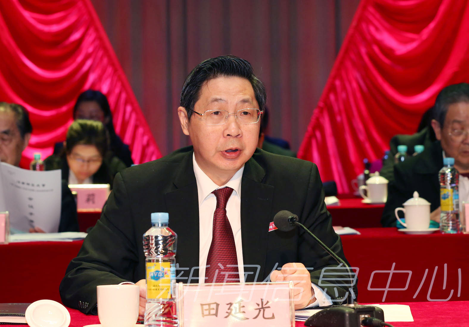 第八届教职工代表大会暨工会会员代表大会第三次会议胜利召开