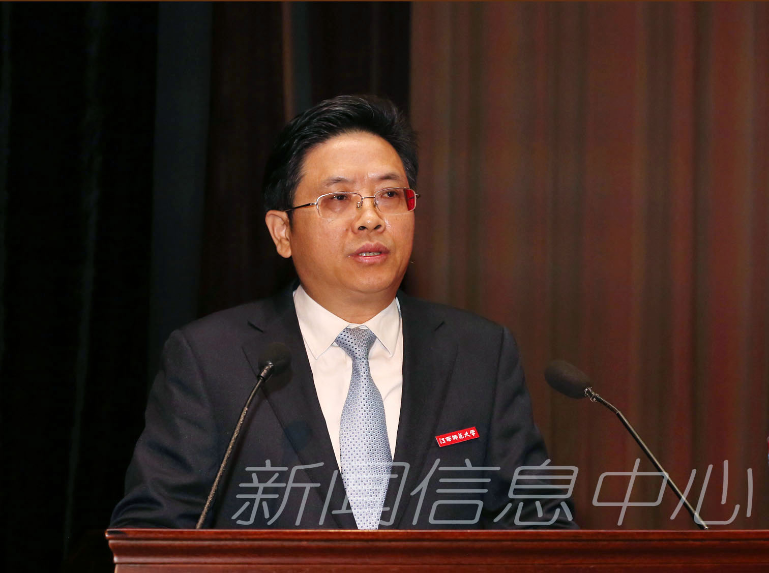 第八届教职工代表大会暨工会会员代表大会第三次会议胜利召开