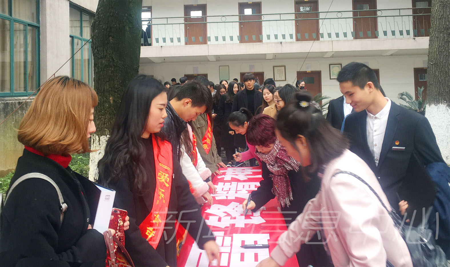 学校启动“学雷锋暨践行社会主义核心价值观宣传月”活动