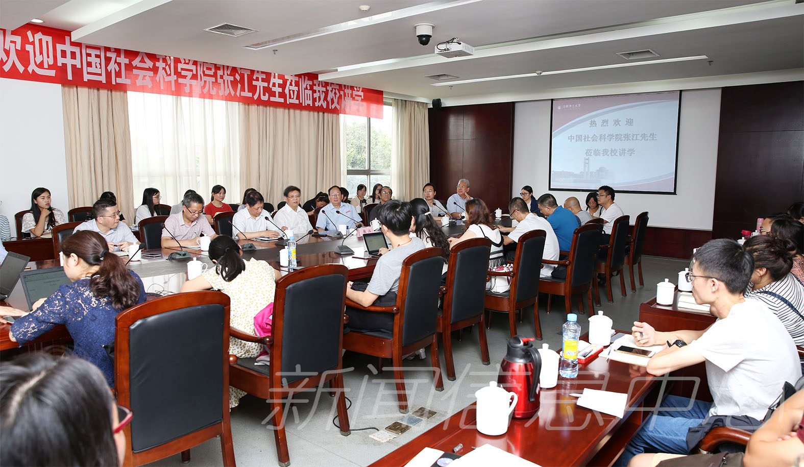 我校召开国家社会科学基金重大项目“中西叙事传统比较研究”中期评估会
