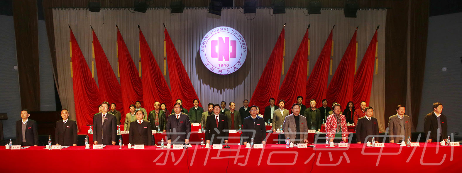 我校八届二次教职工代表大会暨工会会员代表大会顺利闭幕