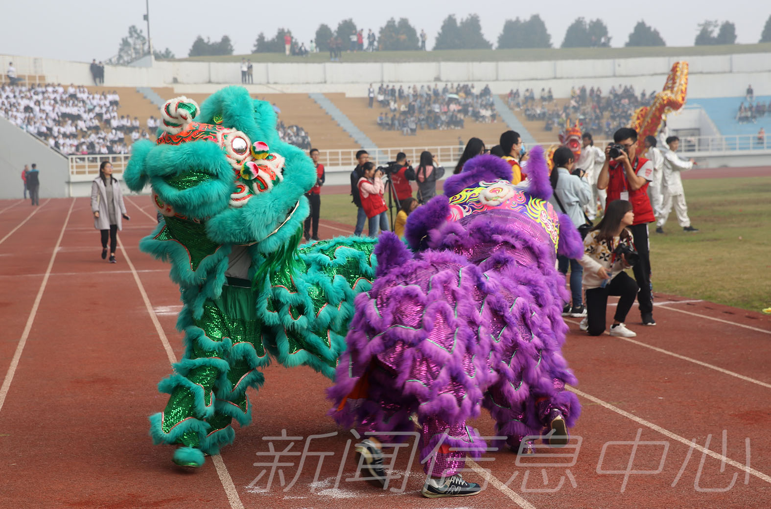 我校第五十四届田径运动会隆重开幕