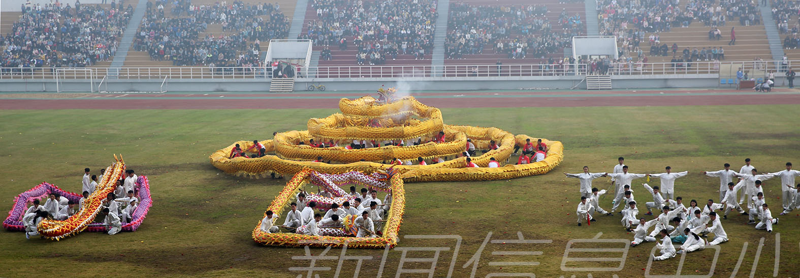 我校第五十四届田径运动会隆重开幕