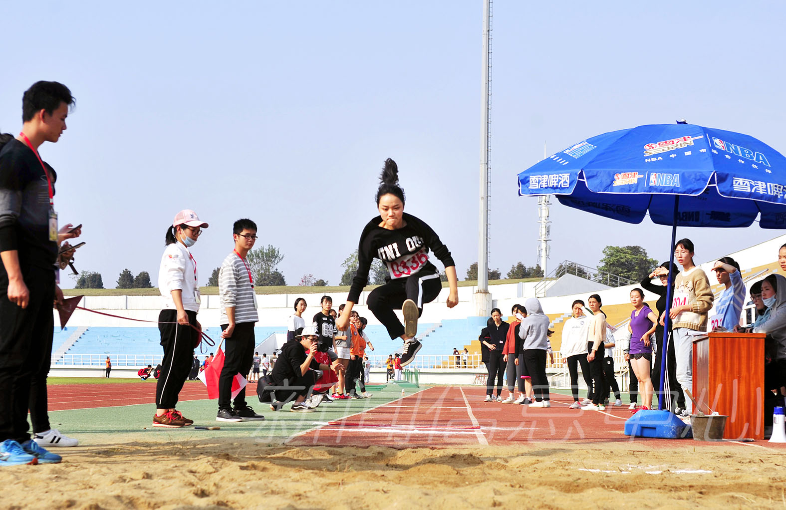 我校第五十四届田径运动会隆重开幕