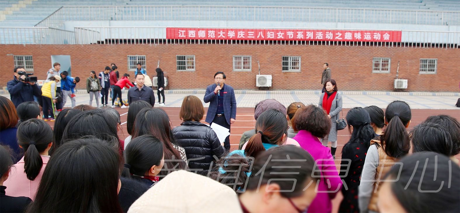 学校举行系列活动庆祝“三八”妇女节