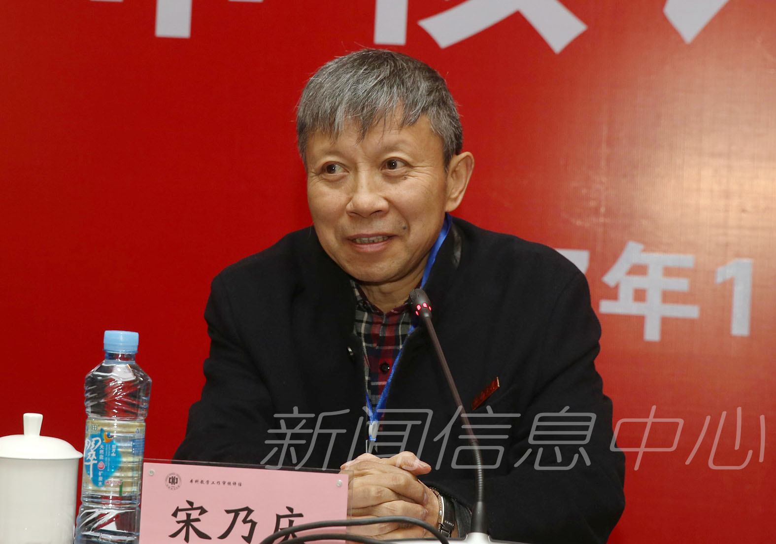 11月30日上午,学校本科教学工作审核评估专家意见反馈会在瑶湖校区知行楼第二报告厅召开。评估专家组全体成员宋乃庆、刘仲奎、李敏、李明斌、王光东、杨兵初、张敬源、蔡柏良、李榕等,省委教育工委副书记、省教育厅厅长叶仁荪,在校学校领导田延光、梅国平、刘光华、张艳国、涂宗财、姚弋霞、贾俊芳、丁晖、刘俊、陈运平,总会计师童颖华出席会议,各学院院长、党委书记、分管教学的副院长,各党政管理部门及业务单位主要负责人,学校教学督导组和学工督导组组长、评建办主要工作人员及联络员参加会议。