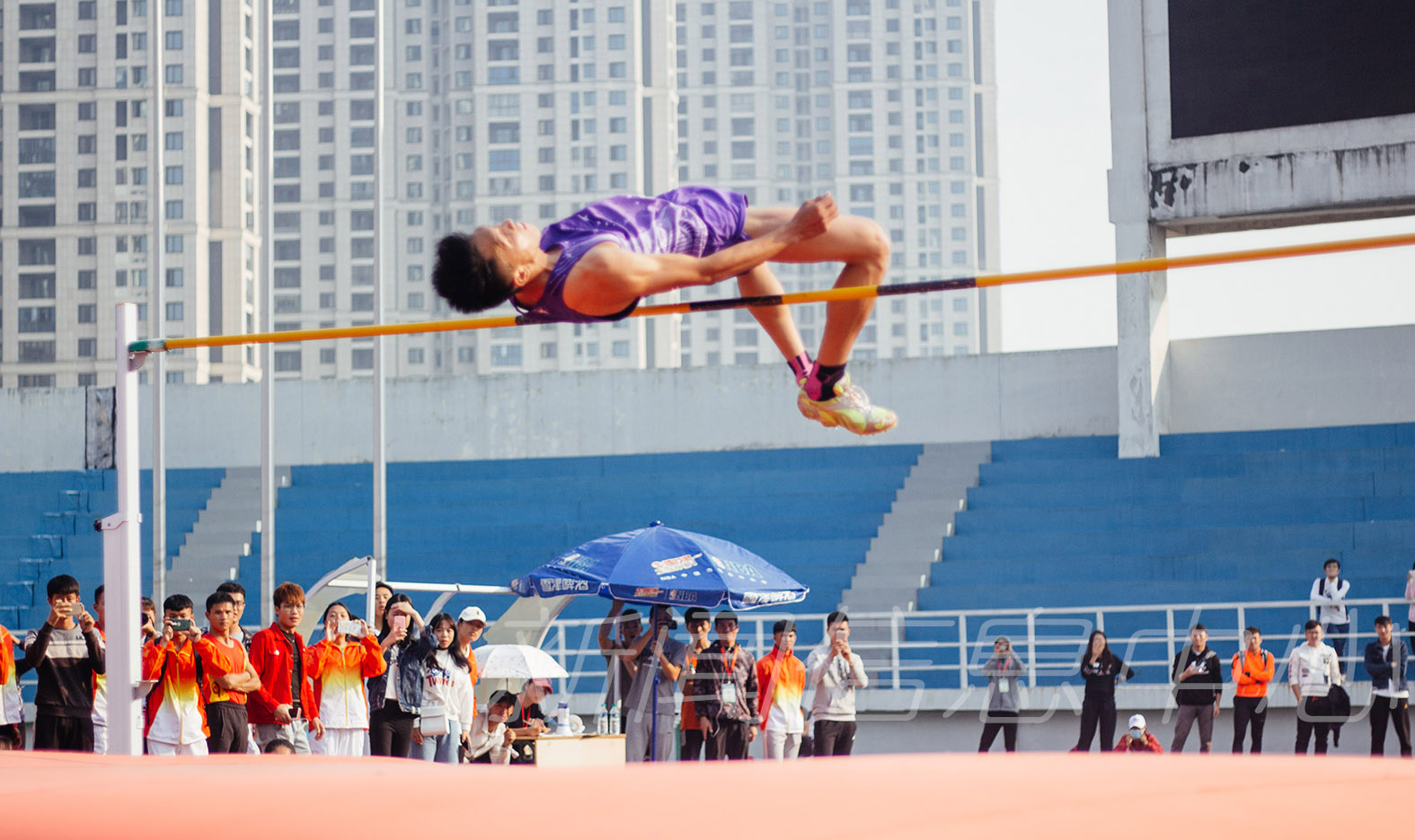 我校第五十四届运动会胜利闭幕