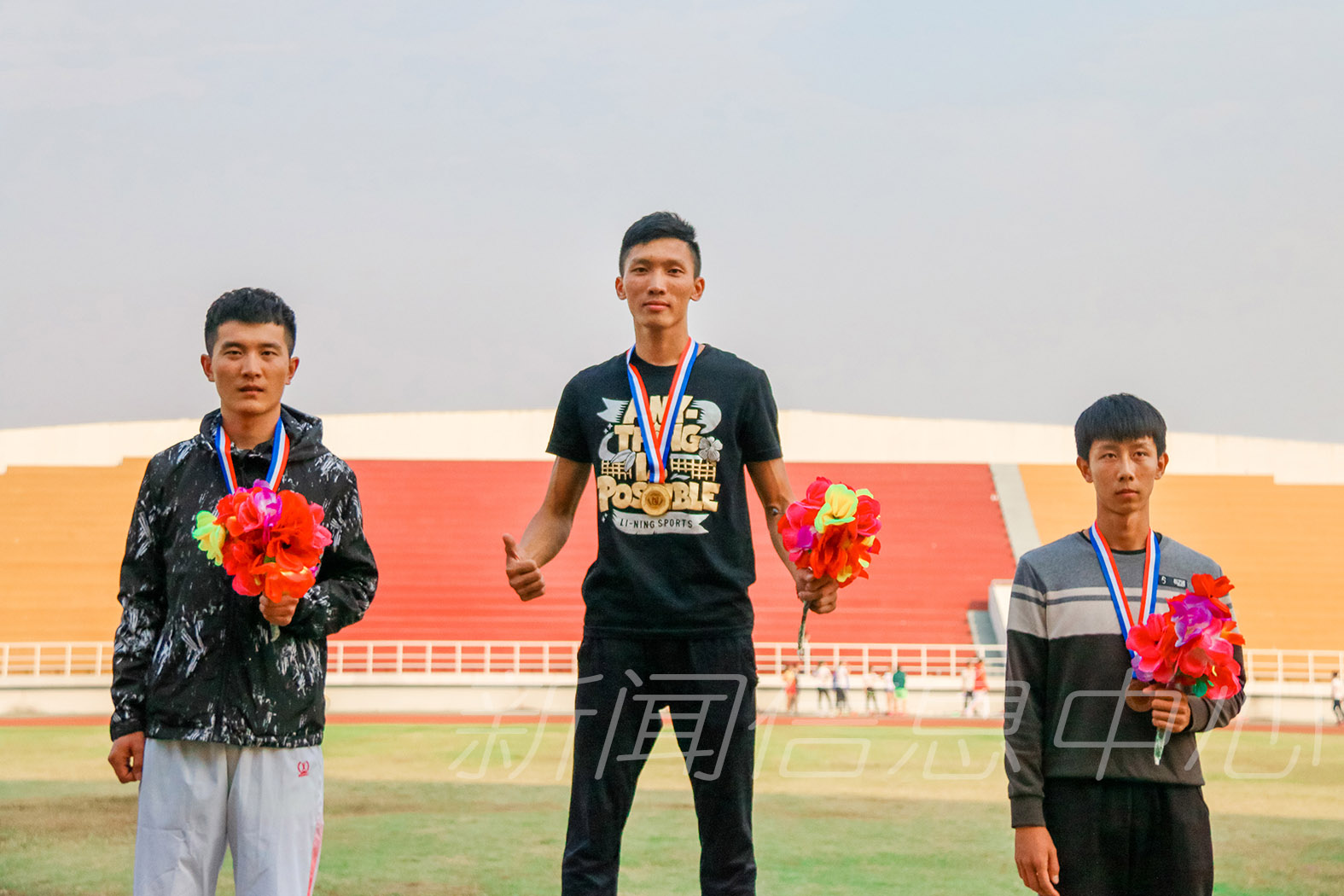 我校第五十四届运动会胜利闭幕