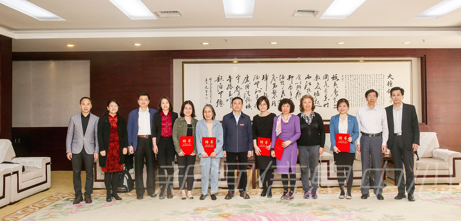 第六届中国物理学会女物理学家巡回报告会在校举行